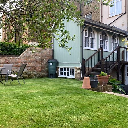 Grand 2 Bed Georgian Apartment At Florence House With King Bed, In The Heart Of Herne Bay & 300M From Beach Extérieur photo