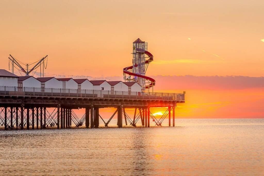 Grand 2 Bed Georgian Apartment At Florence House With King Bed, In The Heart Of Herne Bay & 300M From Beach Extérieur photo