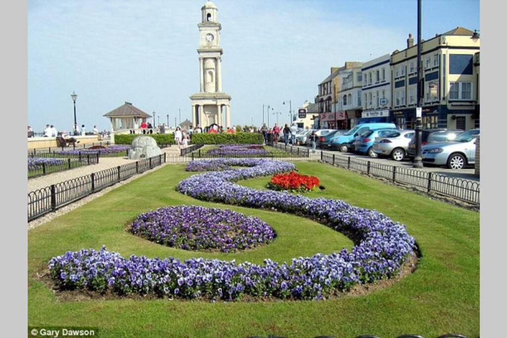Grand 2 Bed Georgian Apartment At Florence House With King Bed, In The Heart Of Herne Bay & 300M From Beach Extérieur photo