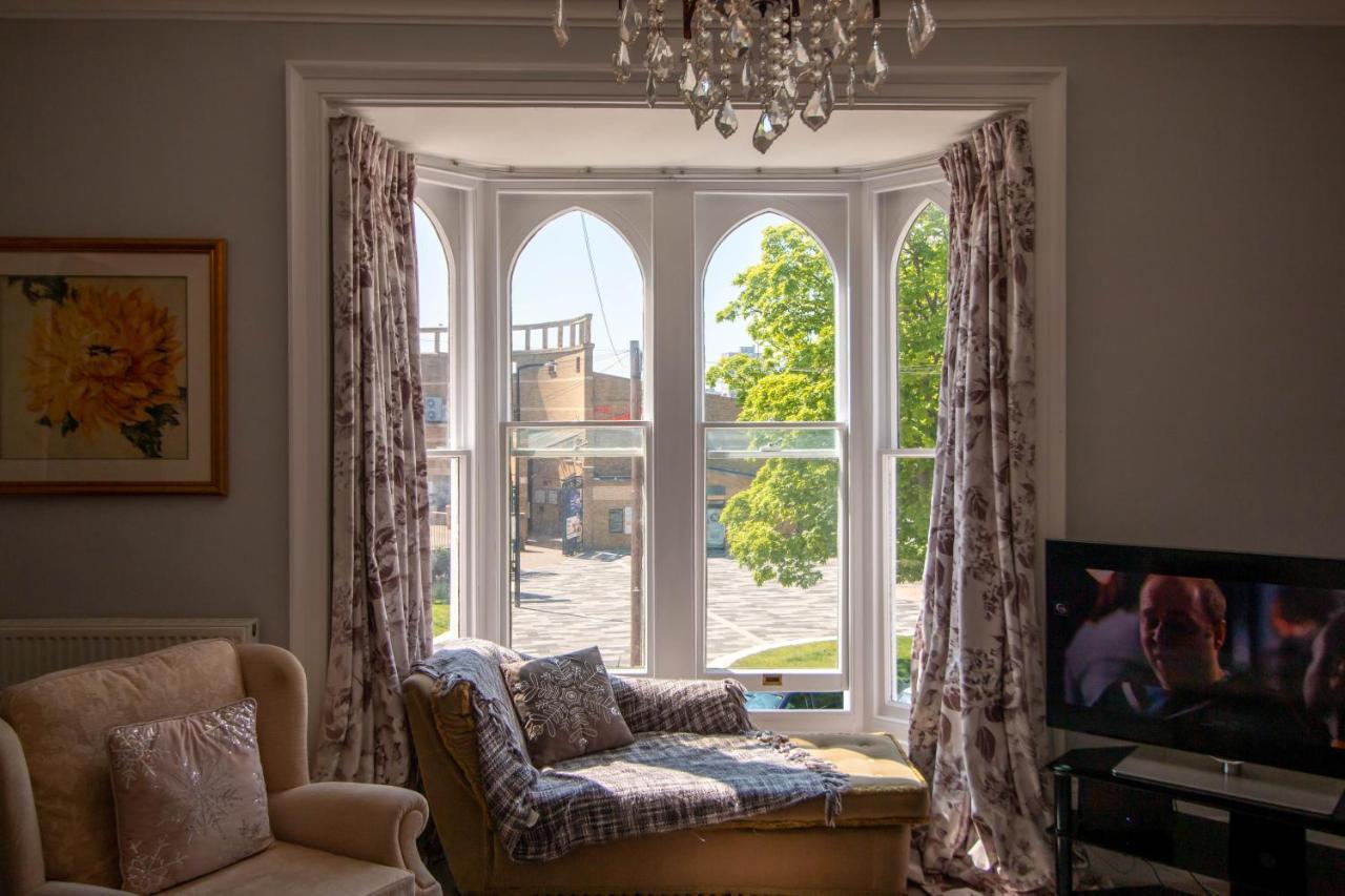 Grand 2 Bed Georgian Apartment At Florence House With King Bed, In The Heart Of Herne Bay & 300M From Beach Extérieur photo