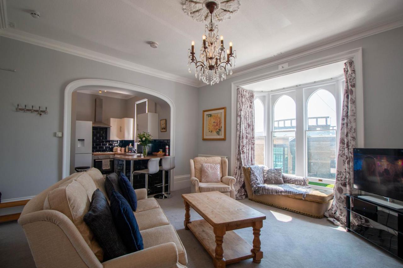 Grand 2 Bed Georgian Apartment At Florence House With King Bed, In The Heart Of Herne Bay & 300M From Beach Extérieur photo