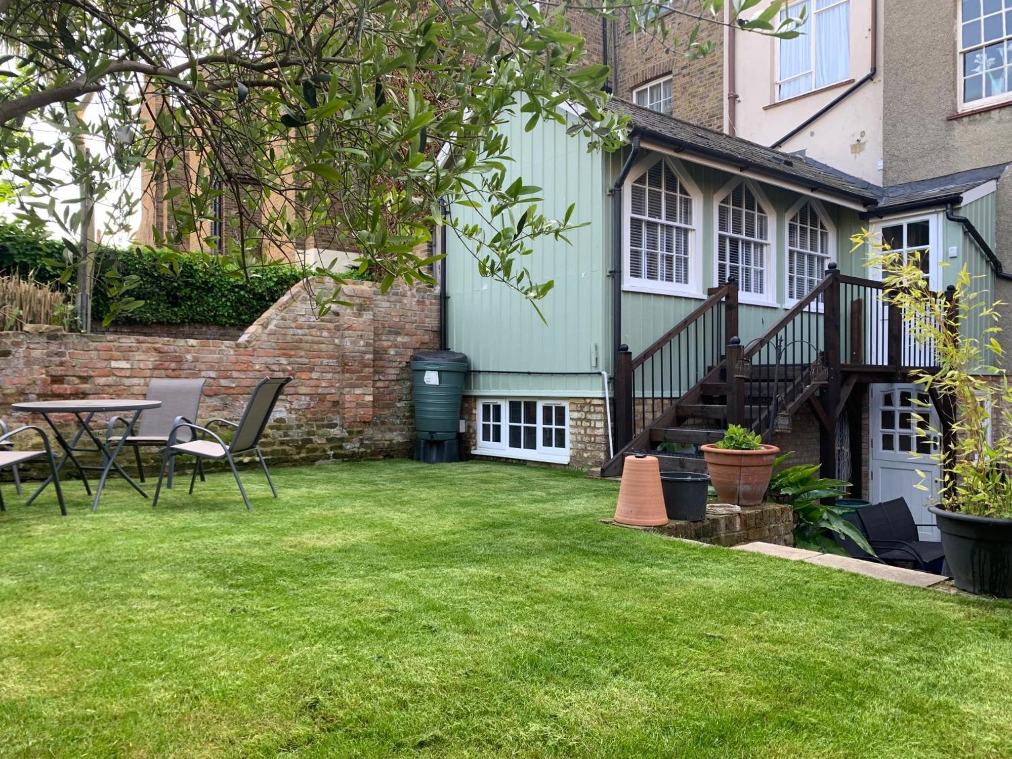 Grand 2 Bed Georgian Apartment At Florence House With King Bed, In The Heart Of Herne Bay & 300M From Beach Extérieur photo