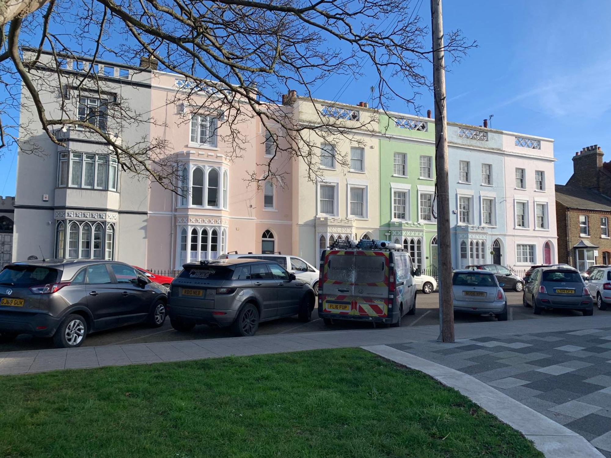Grand 2 Bed Georgian Apartment At Florence House With King Bed, In The Heart Of Herne Bay & 300M From Beach Extérieur photo