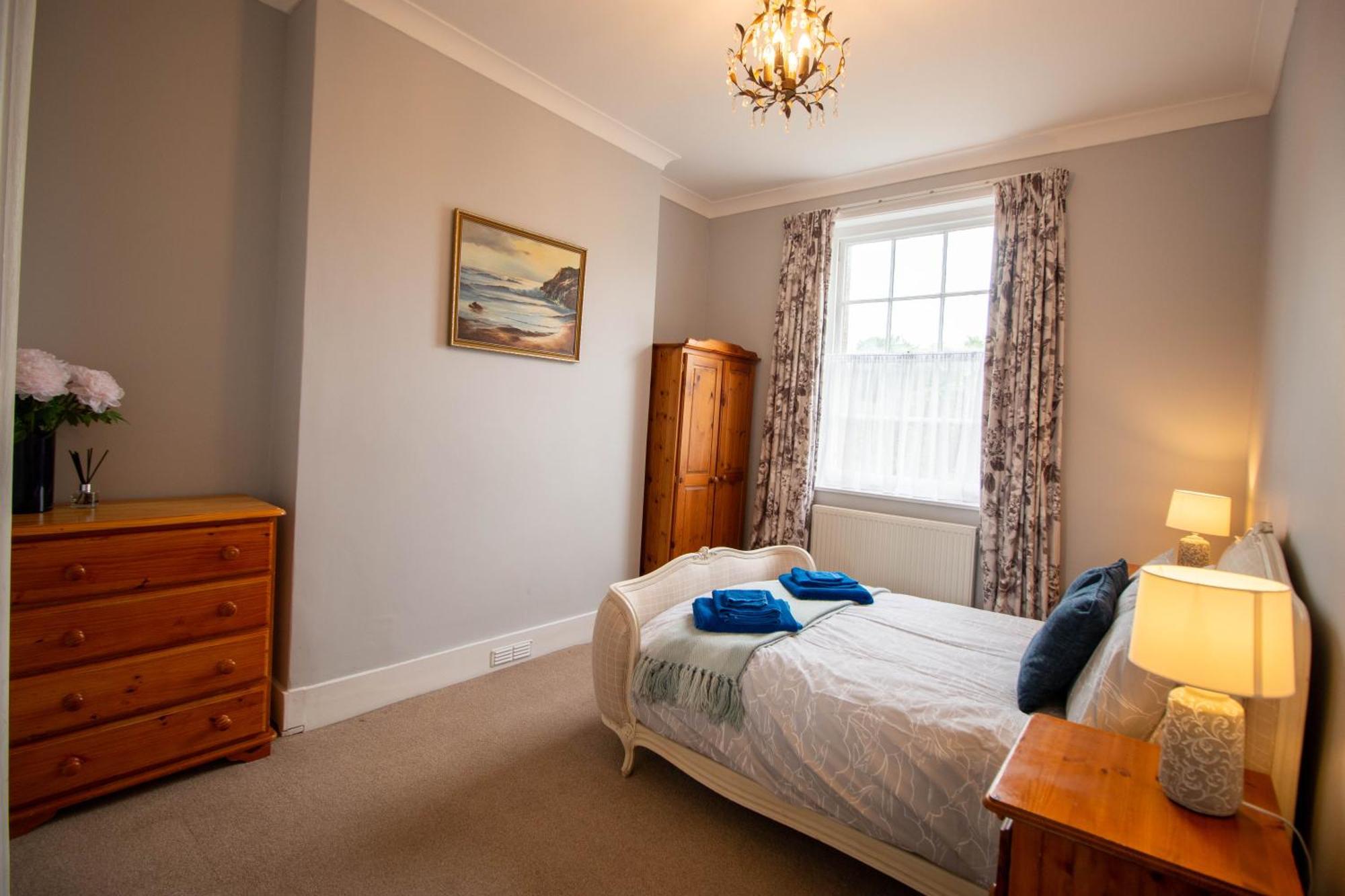 Grand 2 Bed Georgian Apartment At Florence House With King Bed, In The Heart Of Herne Bay & 300M From Beach Extérieur photo