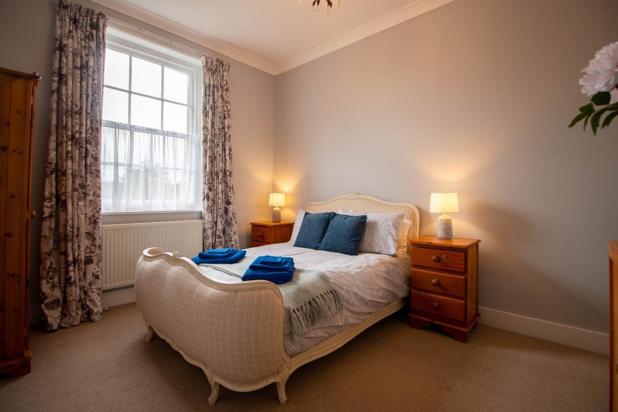 Grand 2 Bed Georgian Apartment At Florence House With King Bed, In The Heart Of Herne Bay & 300M From Beach Extérieur photo